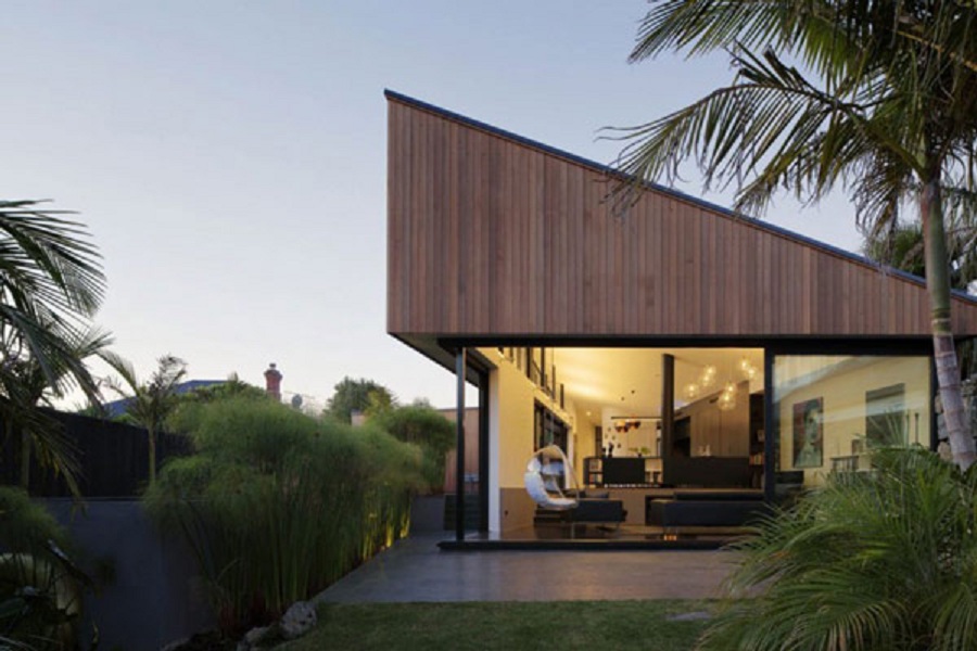 Rodinný tvarovaný dom s lemovanou záhradou na Novom Zélande