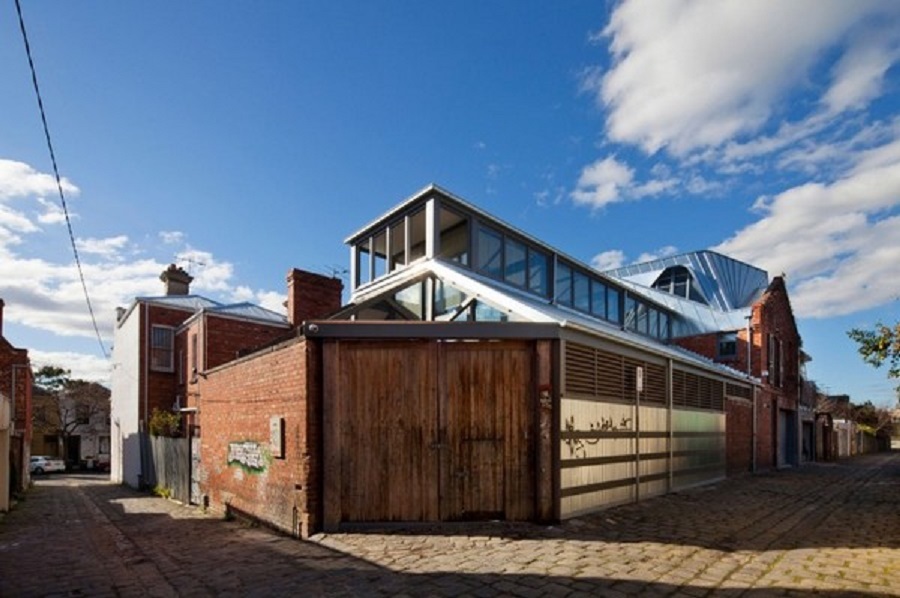 Hospodárska budova v Austrálii premenená na elegantný dom