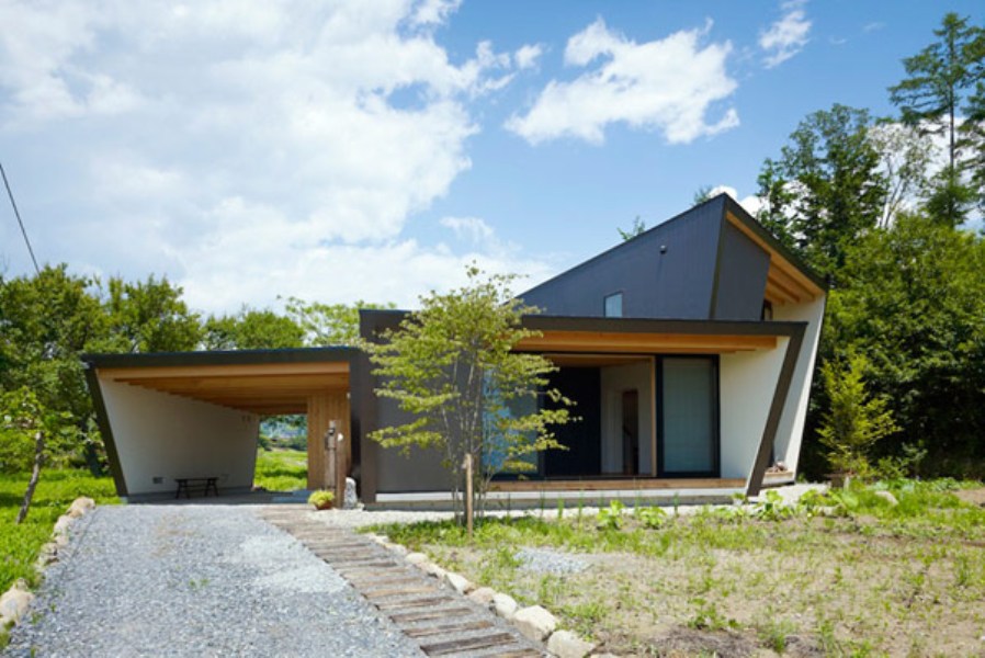 Stavba kreatívne prispôsobená podnebiu: Vila Yatsugatake v Japonsku