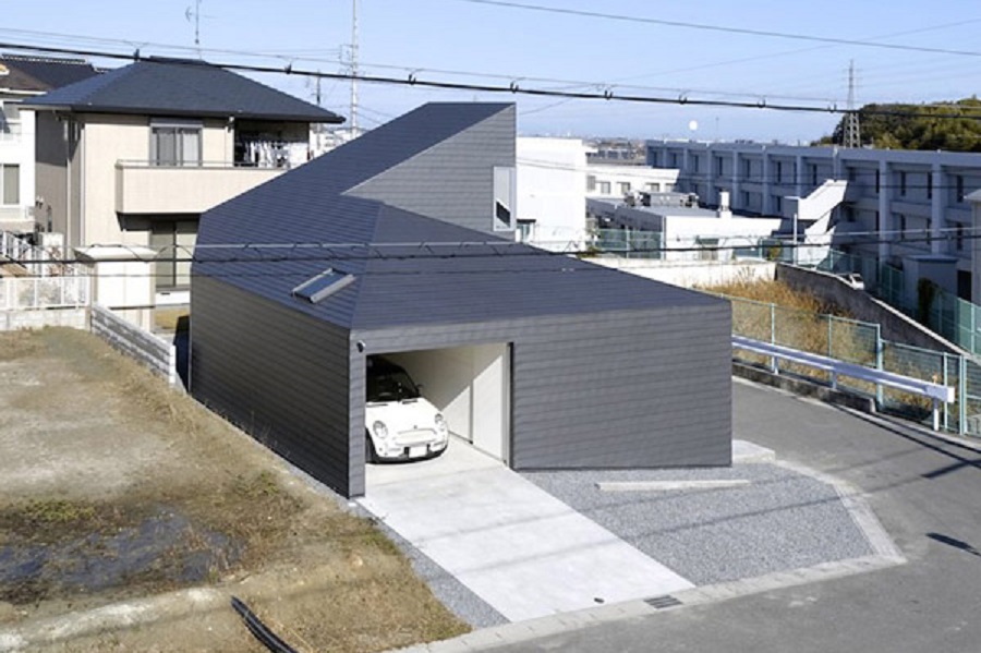 Moderný dom v Japonsku vyznačujpci sa minimalistickým dizajnom 