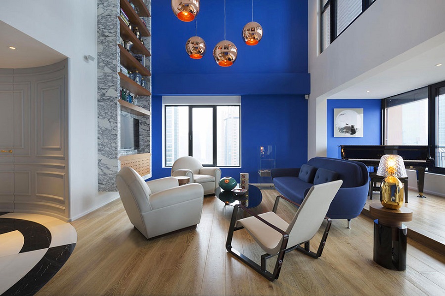 Modrý apartmán v Šanghaji: vplyv prostredníctvom žiarivých farieb