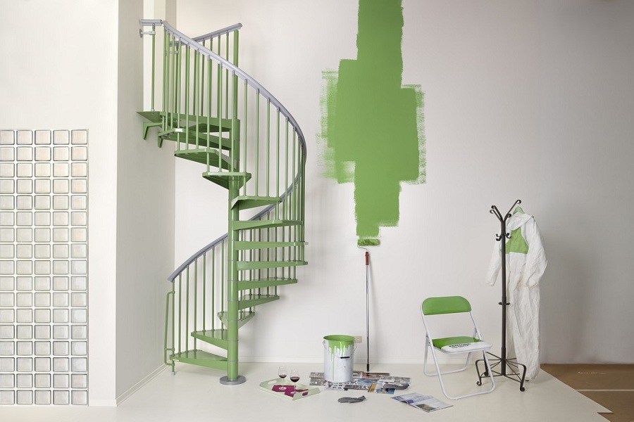 STEEL od Fontanot: farebné špirálovité schodisko